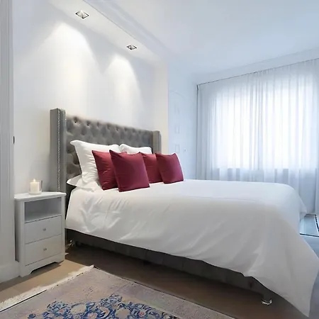 Prestigious 3br - Sleeps 7 - Arc De Triomphe Apartment